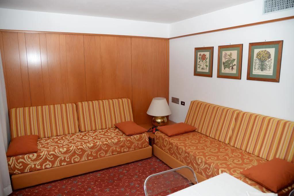 R.T.A. Hotel Des Alpes 2 Madonna Buitenkant foto
